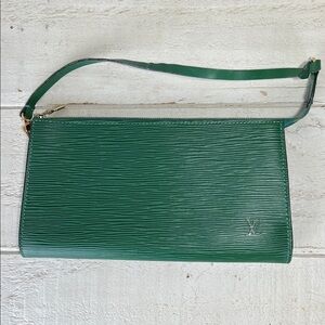 Louis Vuitton LV Pouch M52944 Pochette Green Epi
